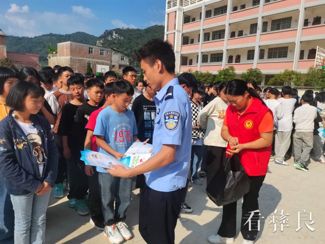 彝良县龙海镇开展青少年法治宣传主题教育活动
