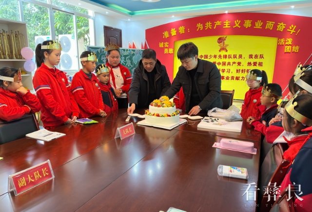 为留守儿童过集体生日.jpg