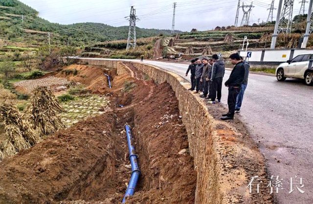 彝良县人大常委会调研产业园区专债项目建设及资金管理使用情况