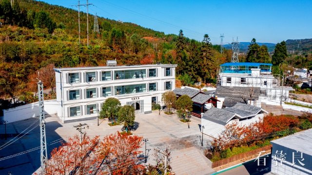 小草坝镇金竹村花涧竹里集体经济旅游餐厅.jpg