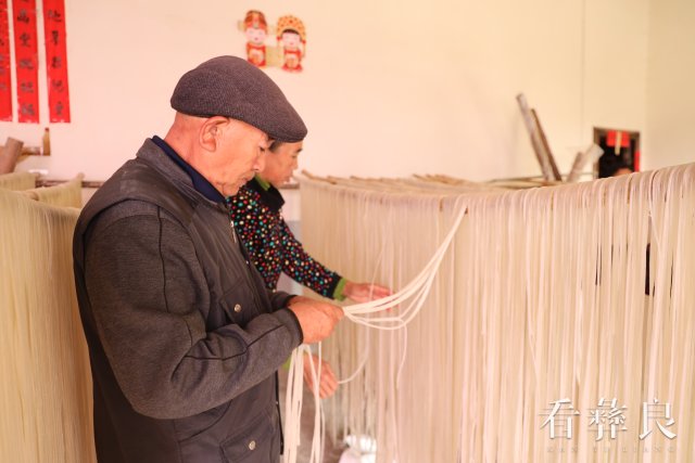 彝良县洛汪乡：红薯粉条变身致富“金条条” 助力乡村振兴