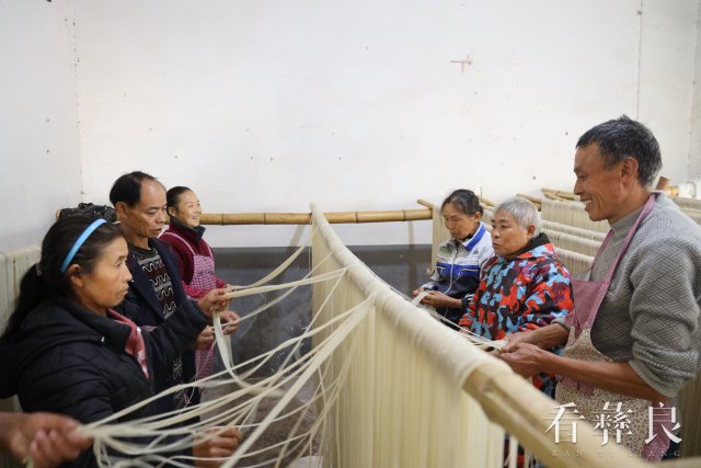 彝良县洛汪乡：红薯粉条变身致富“金条条” 助力乡村振兴